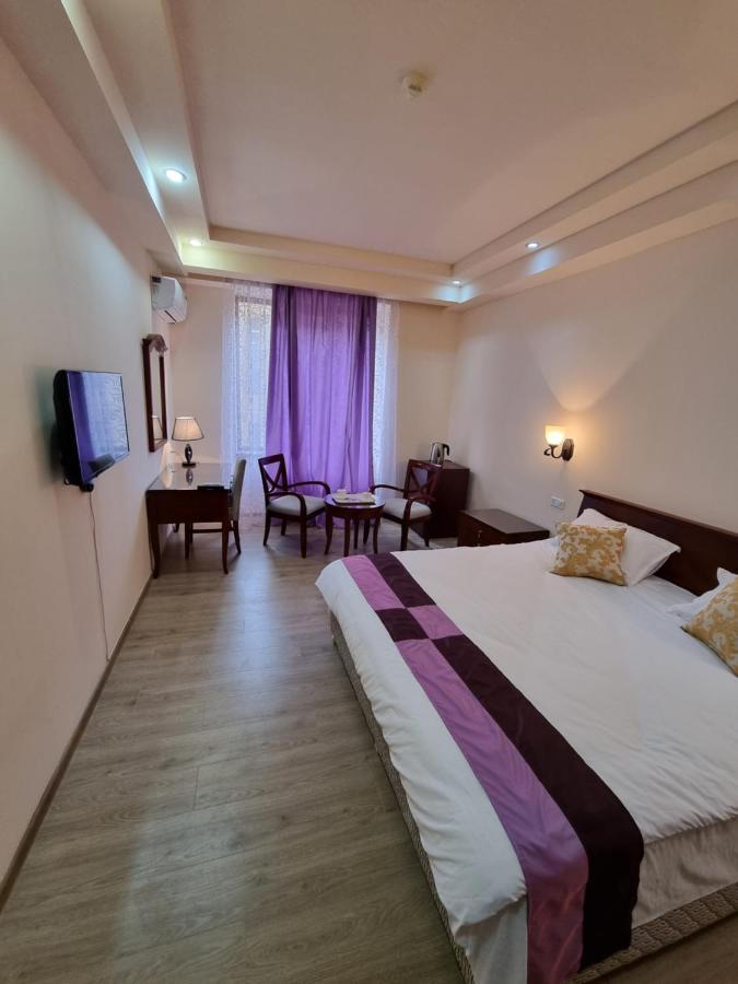 Damus Apartment Yerevan Bagian luar foto